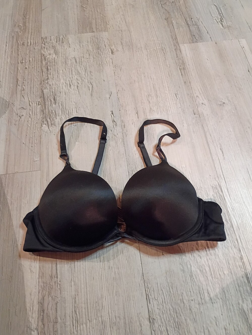 Victoria Secret - Picture 2 of 4